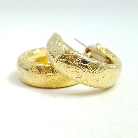 Vintage Gold Tone Hoop Earrings, Textured Floral Leaf Design, Retro 80s Style - Picture 5 of 5